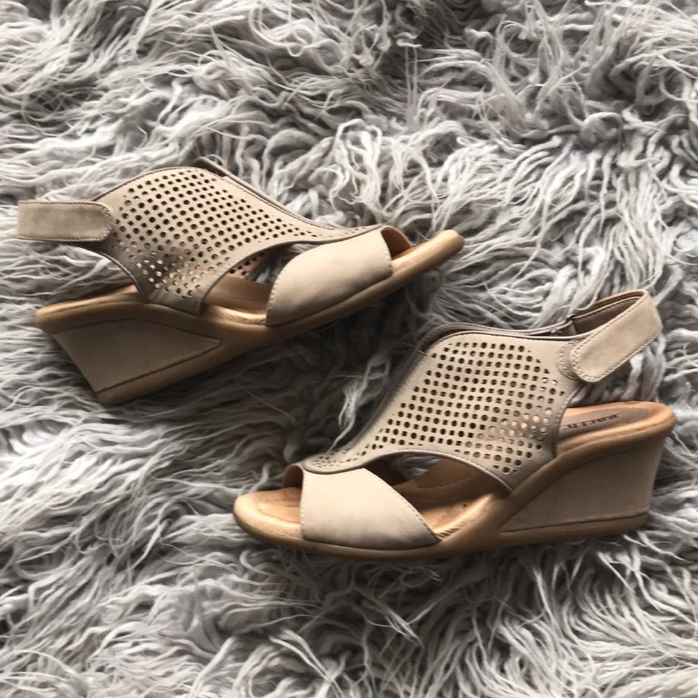 Earth Dalia Wedge